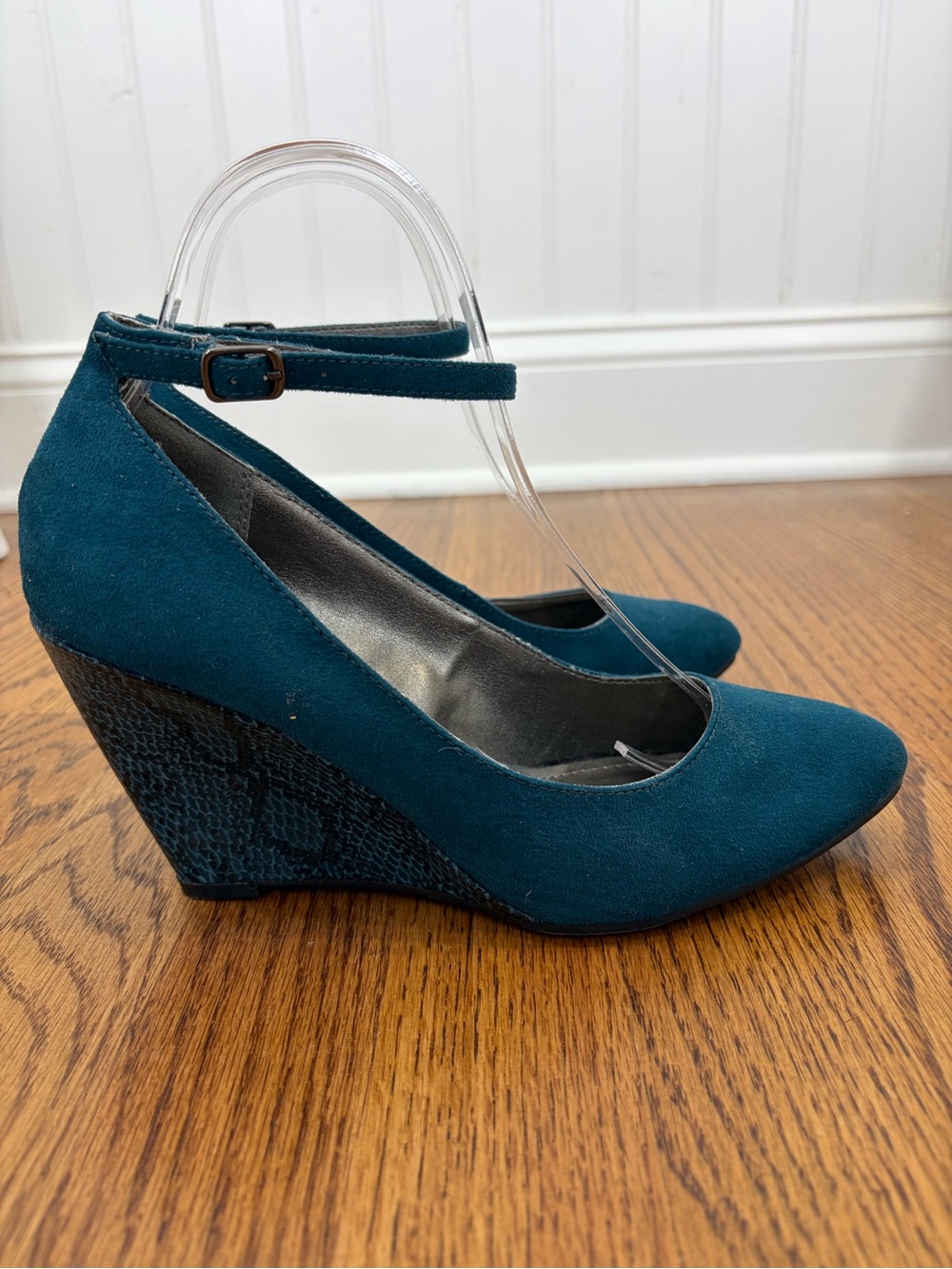 Kenneth Cole Teal Suede Ankle-Strap Snakeskin Embossed Wedges (8)
